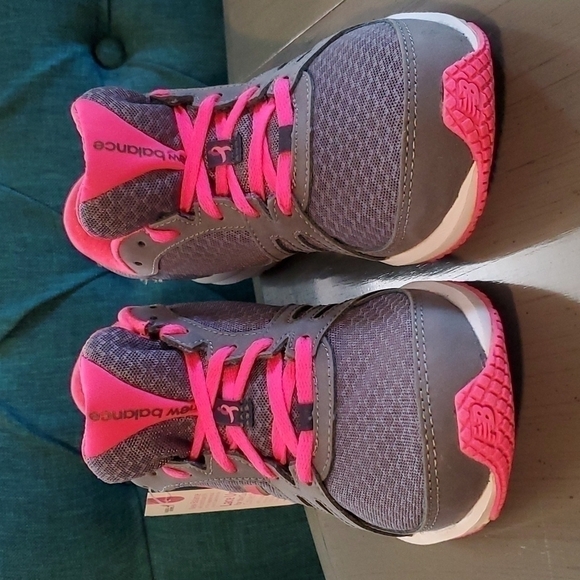 New Balance -Pink Breast Cancer Limited Edition  Athletic shoes Rare! Sz. 7 - Picture 3 of 7